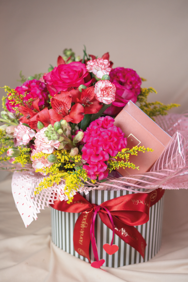 Caixa com Flores e Chocolate